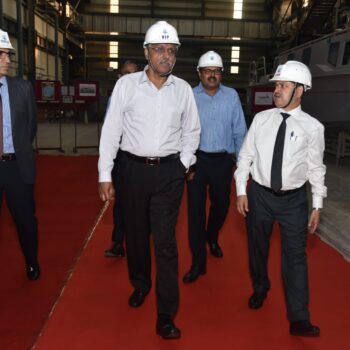 श्री गिरिधर अरमाने आईएएस रक्षा सचिव ने जीएसएल का दौरा किया फ़ोटो 2