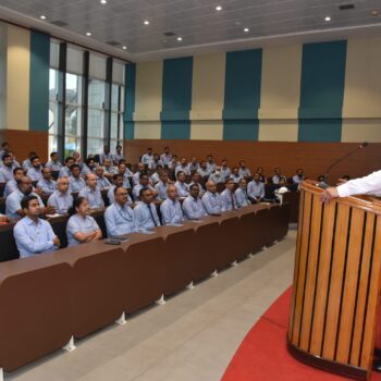 श्री गिरिधर अरमाने आईएएस रक्षा सचिव ने जीएसएल का दौरा किया फ़ोटो 4